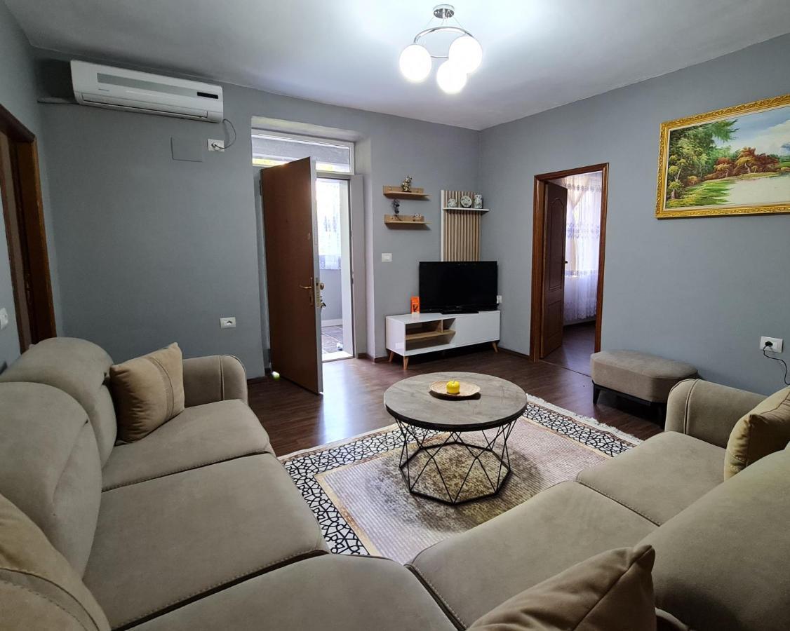 Jon'S Apartment Tirana Exterior photo